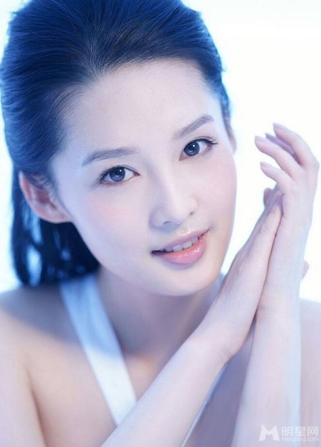 女演员李沁的美图尽显清新脱俗