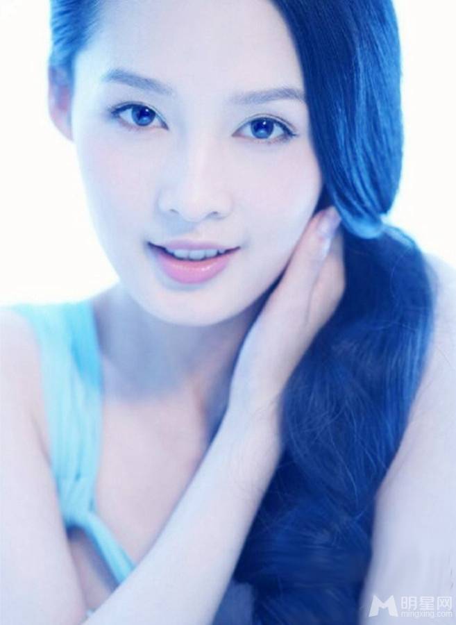 女演员李沁的美图尽显清新脱俗
