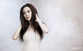 美女演员李依晓唯美时尚写真照