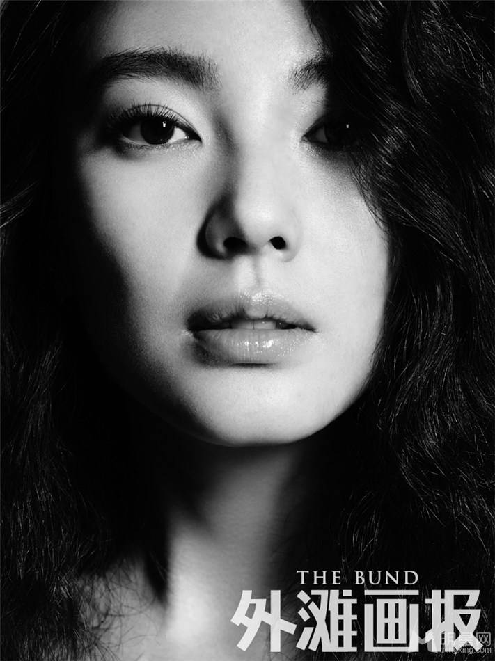 马甲线女神张雨绮展现性感熟女风