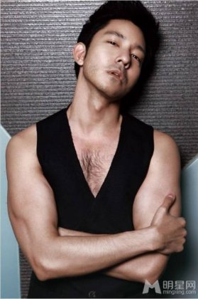 演员立威廉变身性感肌肉男帅哥