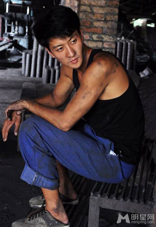 最帅的肌肉男明星高仁冷峻眼神秒杀众人