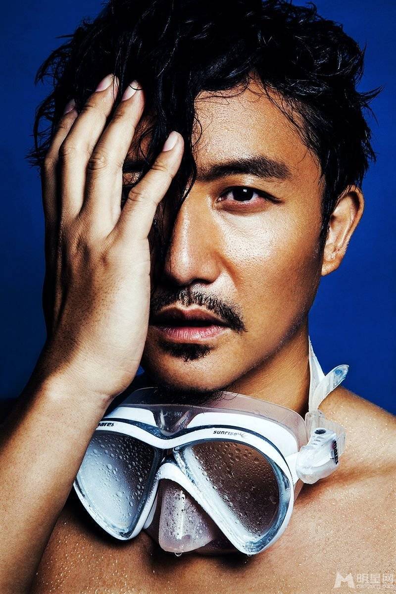 演员涂松岩大秀肌肉荷尔蒙爆棚