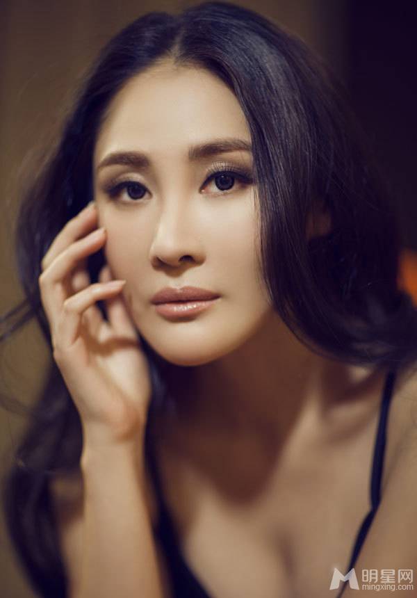 内地性感女明星王澜霏写真撩人心弦