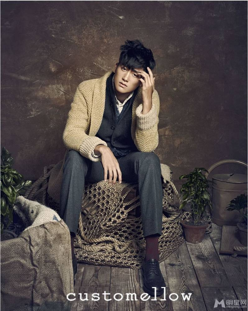 韩国男明星朴炯植雀斑妆容席卷时尚圈