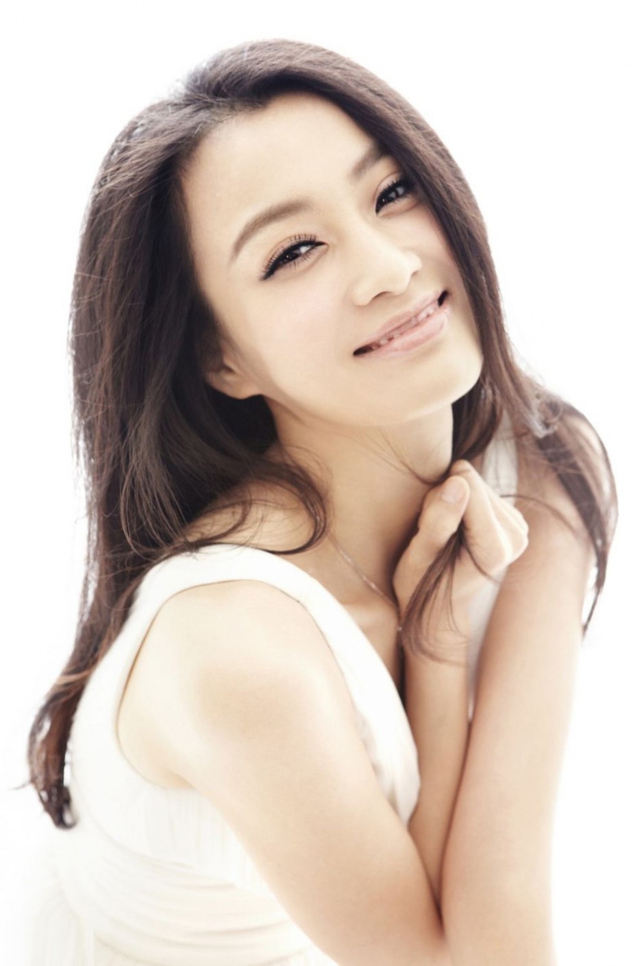 小爸爸演员徐翠翠展甜美笑容纯白写真