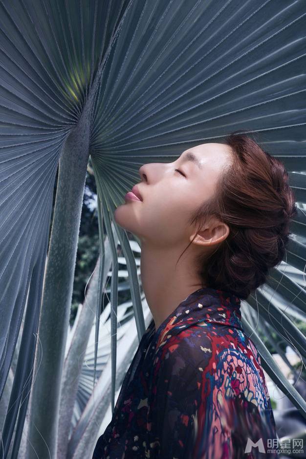 长腿女神张俪诠释异国风情森系写真