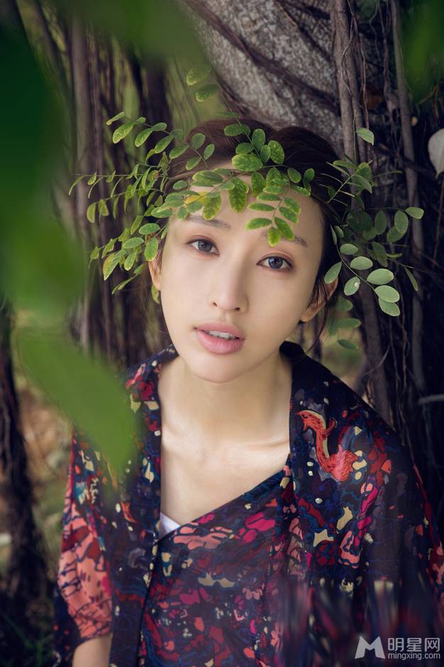 长腿女神张俪诠释异国风情森系写真