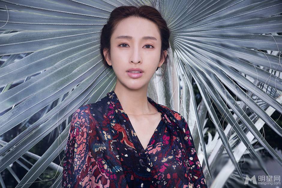 长腿女神张俪诠释异国风情森系写真