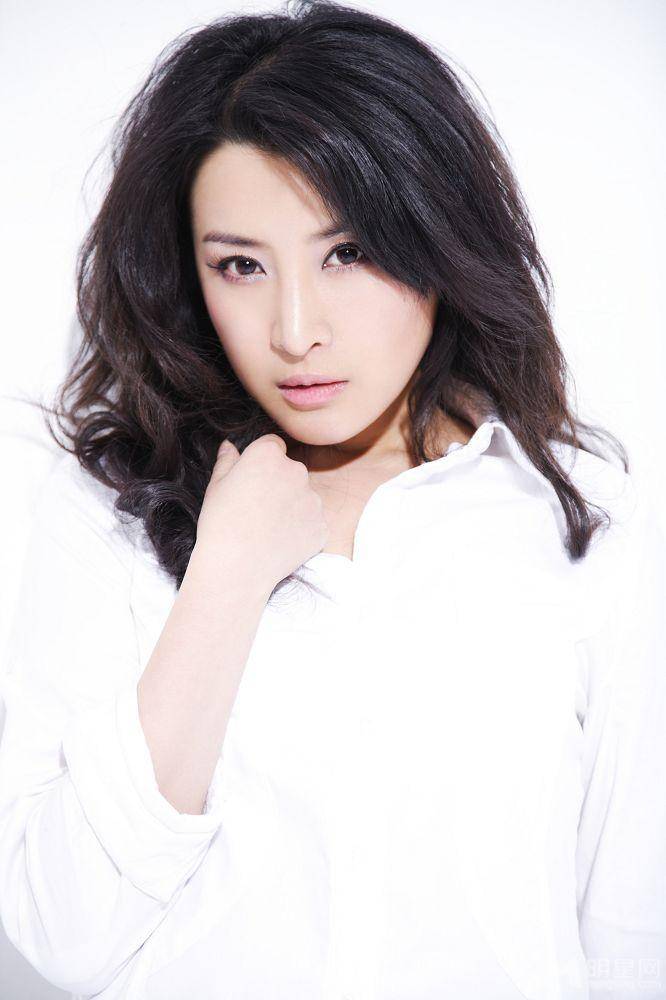 安徽女演员王雅捷写真尽显美艳端庄