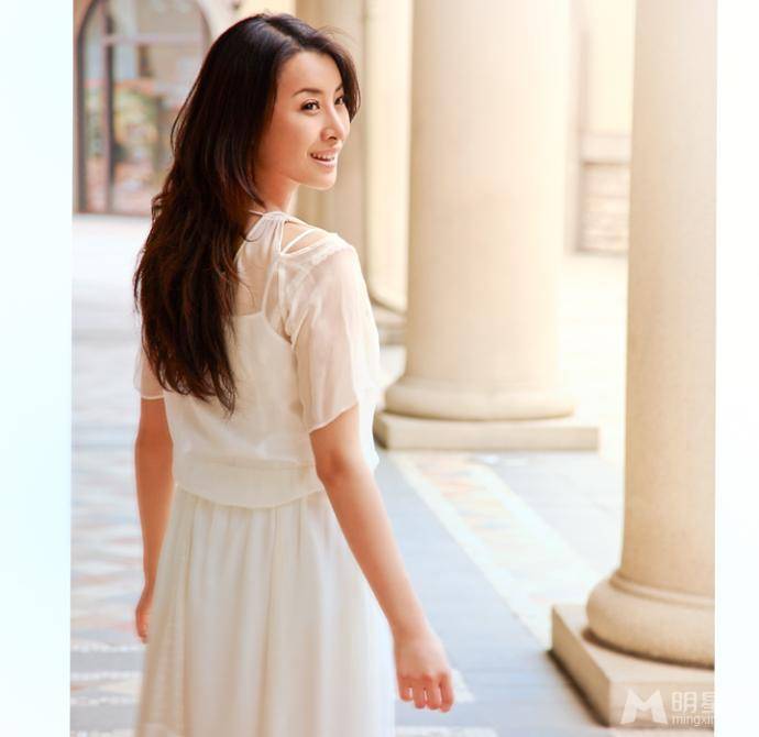 安徽女演员王雅捷写真尽显美艳端庄