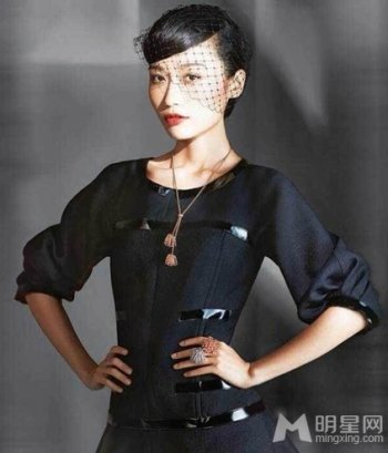 中国内地女艺人田原尽显时尚名媛气质