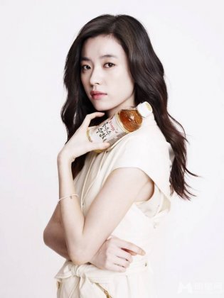 韩国女神级美女明星韩孝周清新时尚写真