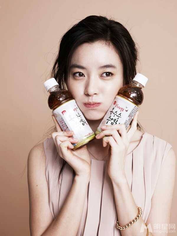 韩国女神级美女明星韩孝周清新时尚写真