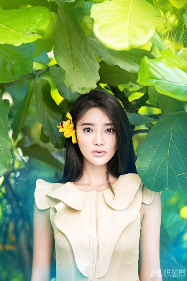 青年演员张璇夏日唯美清新写真大片