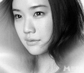 日本清纯女演员苍井优黑白美图