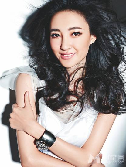 影视演员王丽坤时尚优雅写真照