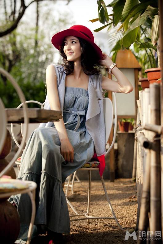 影视演员王丽坤时尚优雅写真照