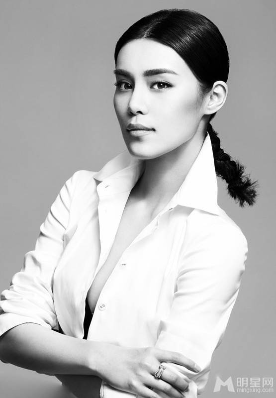 中国内地漂亮女演员韩丹彤烈焰红唇魅惑众生