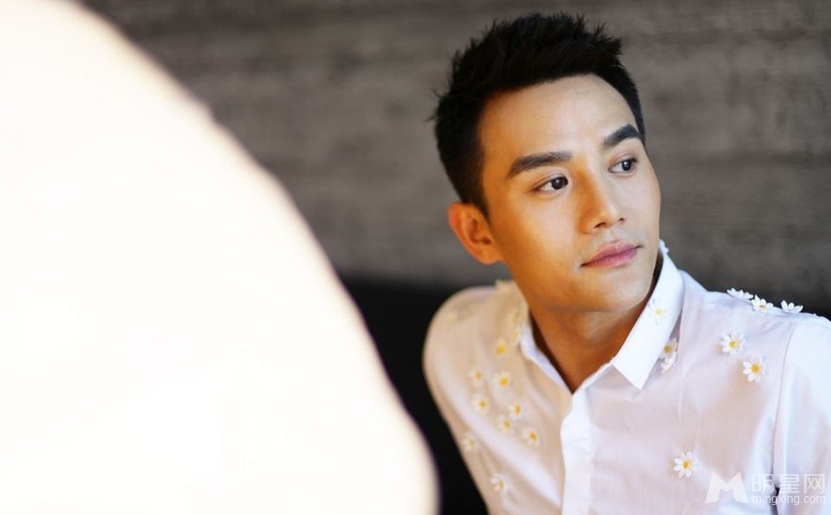 新晋男神王凯尽展慵懒随性写真