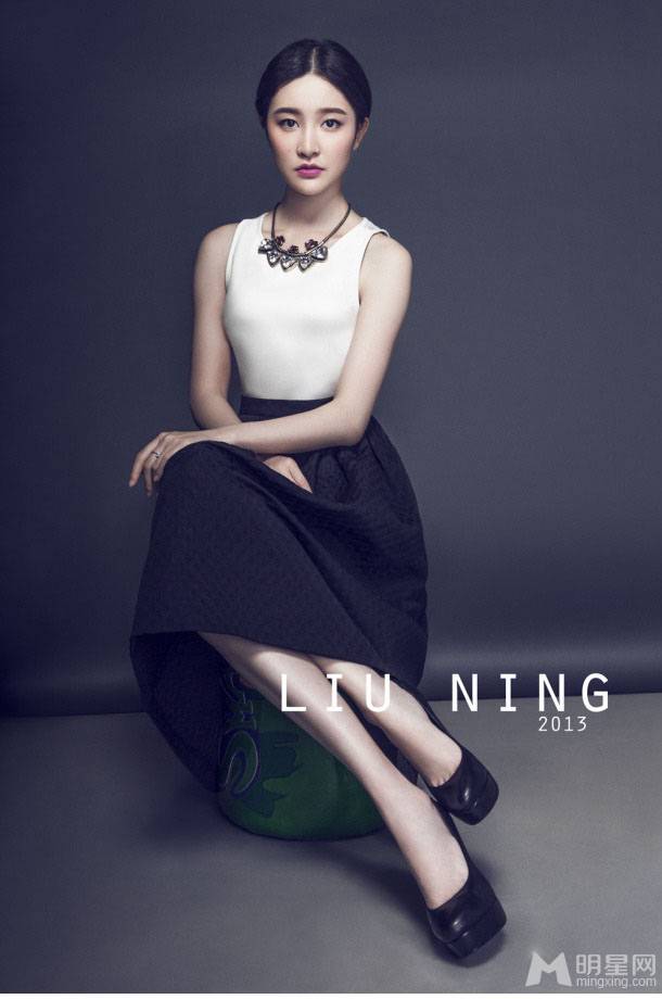 治愈之岛女主角崔心心展知性女人味