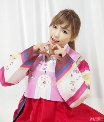 韩国长腿美女李恩惠韩服唯美写真