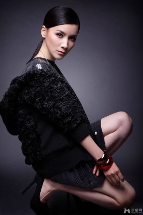 中国青年女演员徐立尽显冷艳女王范