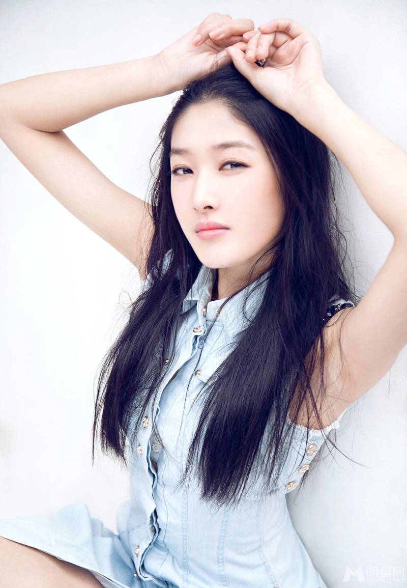 内地影视女演员王双夏日小清新写真