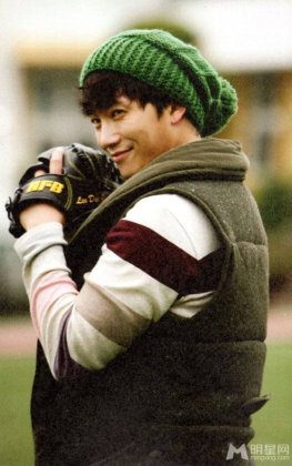 韩国男明星池城户外阳光俊朗写真