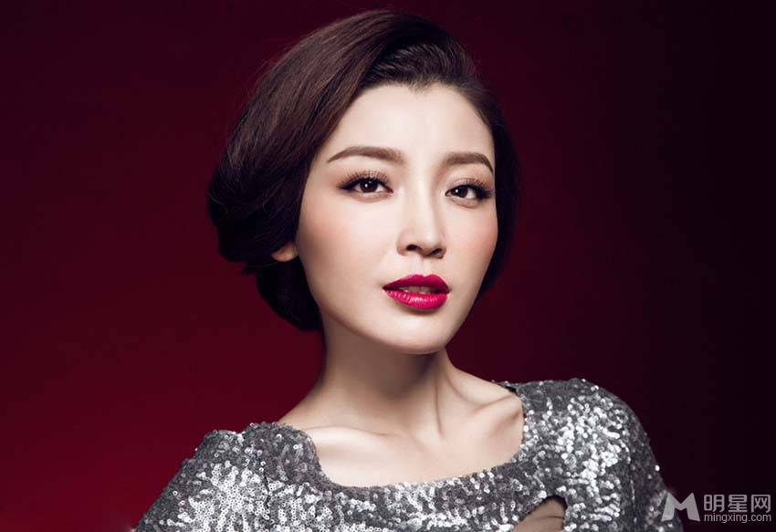 林小曼扮演者高晓菲红唇魅惑写真