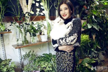 中国2016漂亮女星张虹一宠物写真