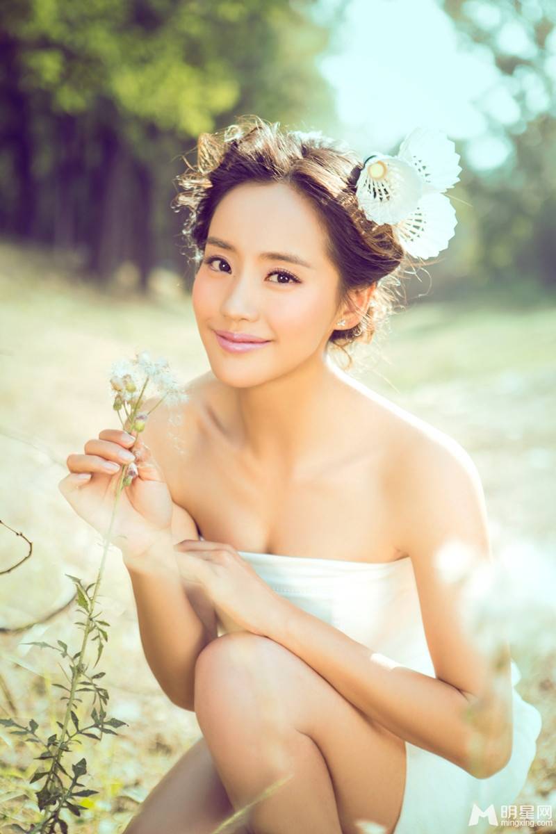 夏洛特烦恼校花王智红色写真美艳十足