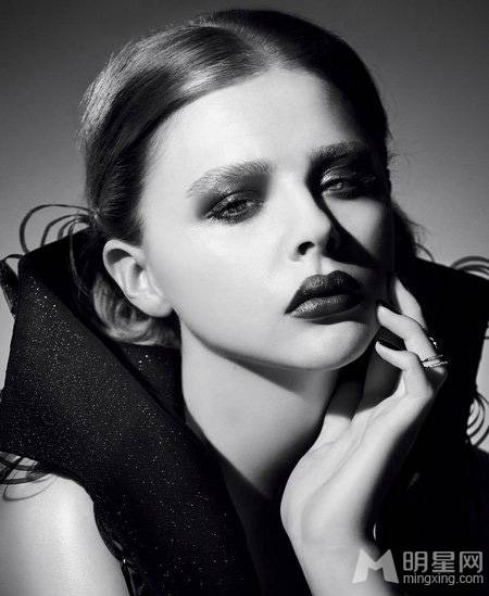 小贝长子女友莫瑞兹复古时尚写真