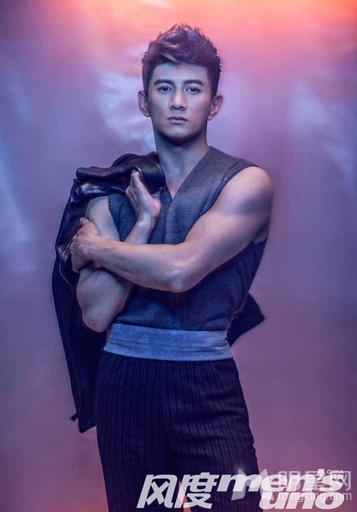 刘诗诗老公吴奇隆尽显帅气型男范