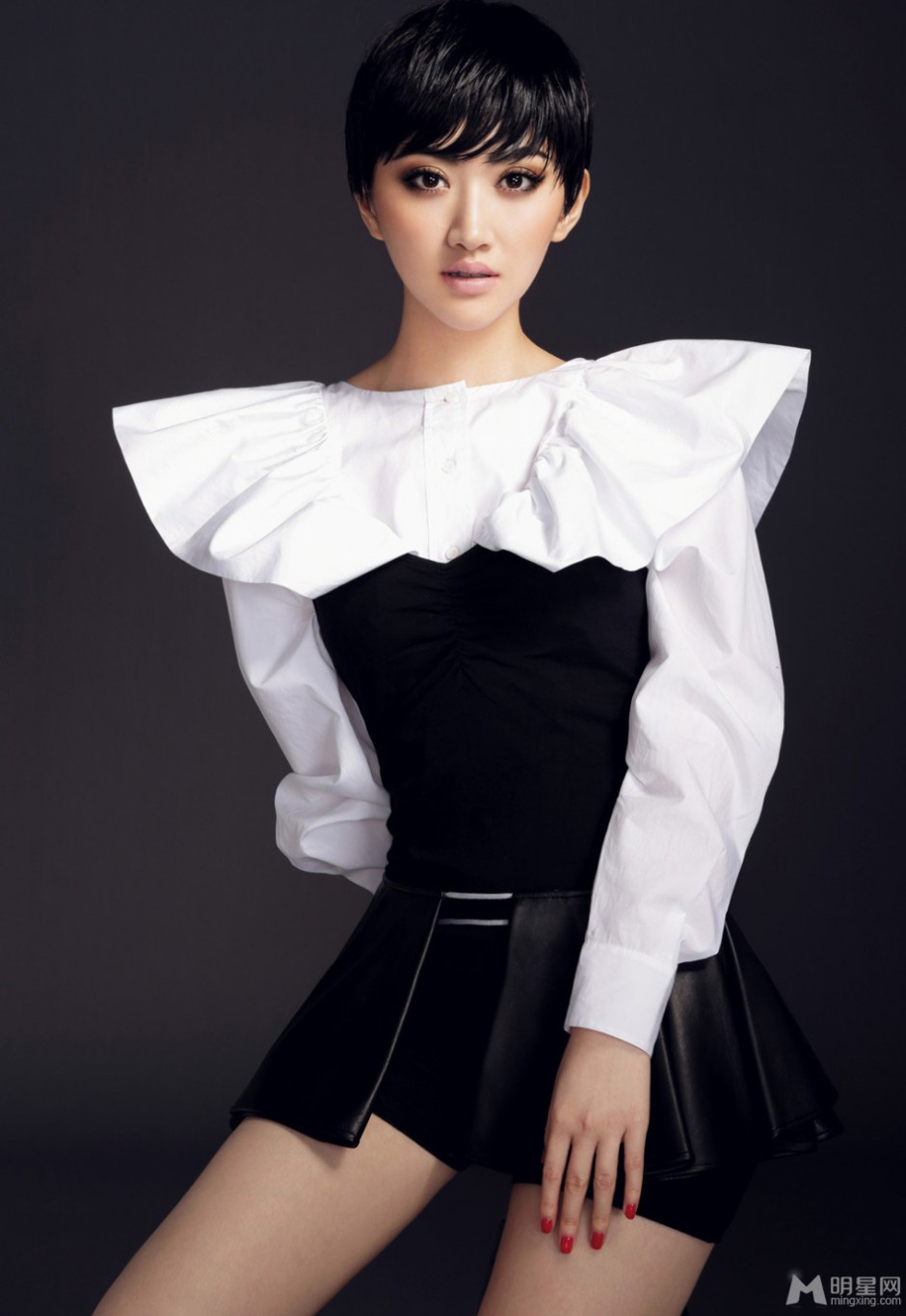 澳门风云景甜短发造型魅惑十足