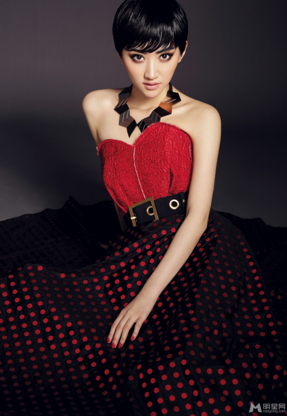 澳门风云景甜短发造型魅惑十足