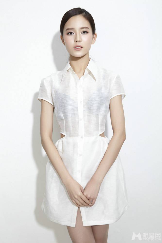 年度清纯氧气美女温心时尚性感写真