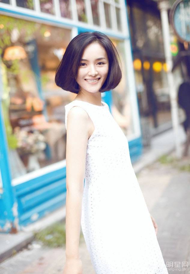 火蓝刀锋演员李依玲变身文艺小清新女生