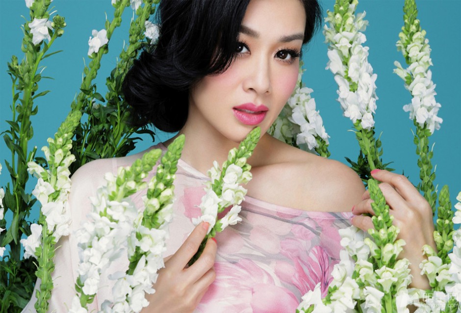 性感美女钟丽缇花漾写真绚丽迷人