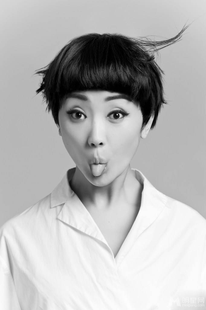 中国短发女明星张瑶秒变鬼马小精灵