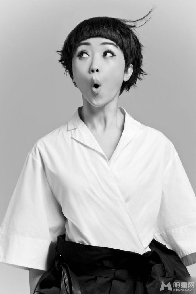 中国短发女明星张瑶秒变鬼马小精灵