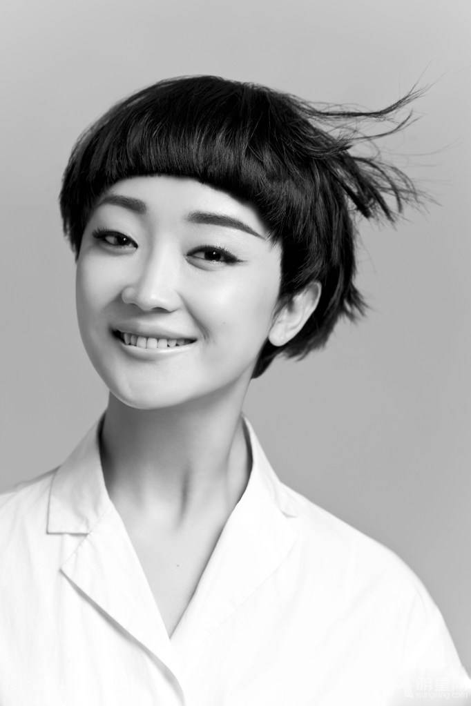 中国短发女明星张瑶秒变鬼马小精灵