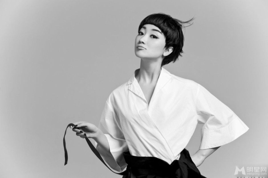 中国短发女明星张瑶秒变鬼马小精灵