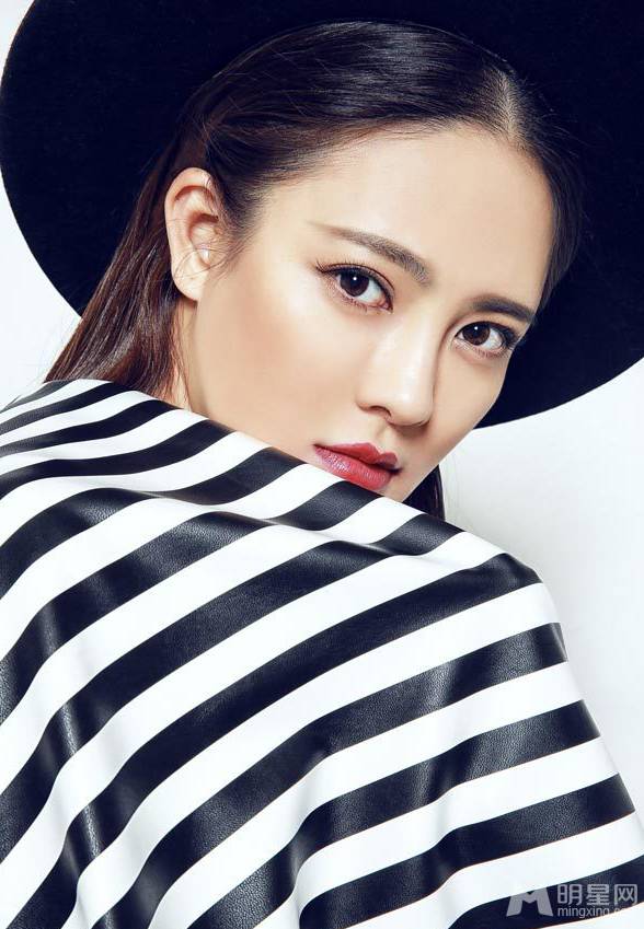 樊蕊最新写真诠释都市时尚女性