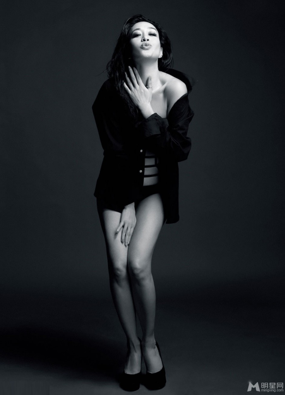 张伦硕女朋友钟丽缇黑白性感大片