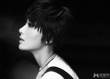 影视演员秦岚百变造型魅力迷人