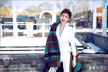 加油爱人唐艺昕短发造型活力十足