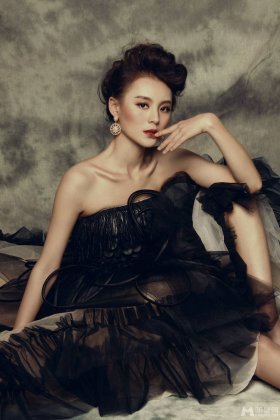 影视演员毛林林低调华丽复古写真
