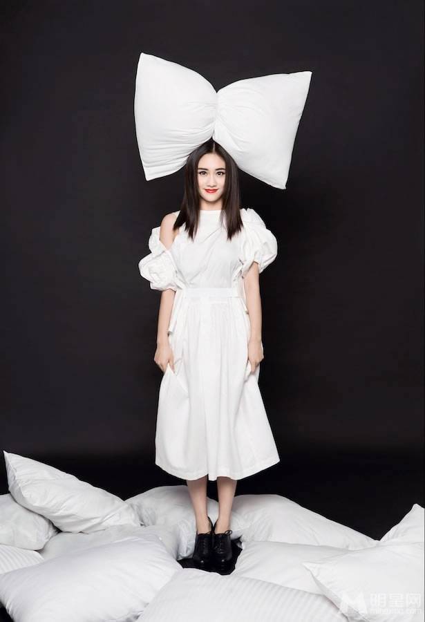 郑钧的老婆刘芸散发时尚迷人魅力