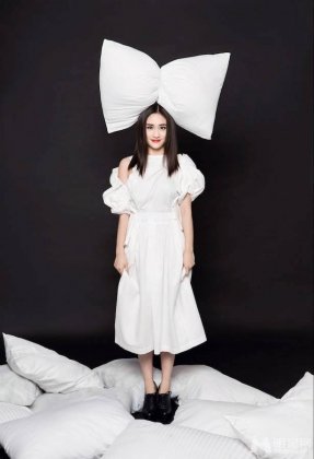 郑钧的老婆刘芸散发时尚迷人魅力